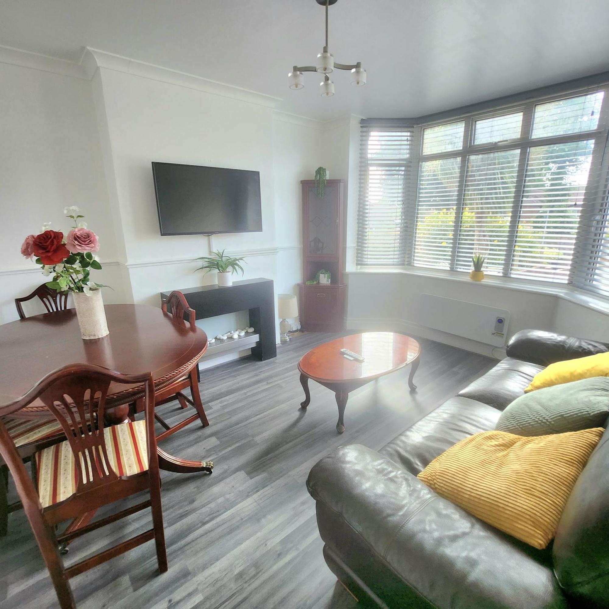 קולצ'סטר The Comfy Resort, Free Private Parking & Wifi, 9 Beds מראה חיצוני תמונה